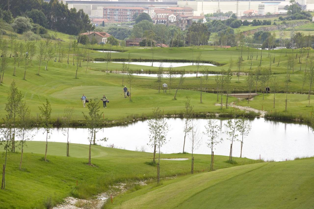 Campo de Golf Los Balagares in Corvera de Asturias, Asturias